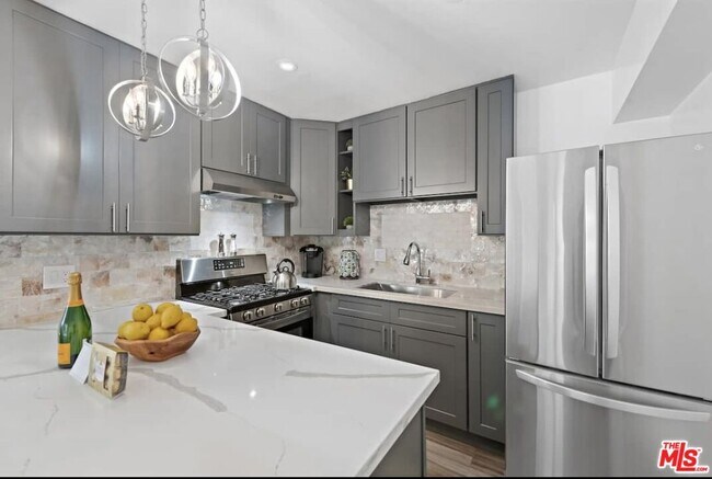 Foto del edificio - 1174 Coldwater Canyon Dr