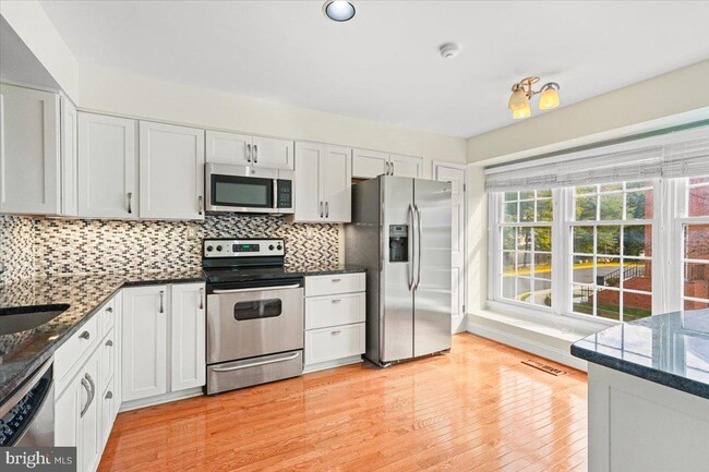 Building Photo - 1305 Templeton Pl