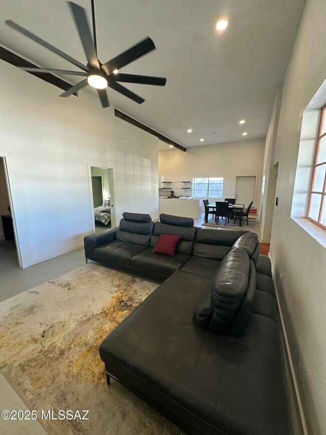 Foto del edificio - 2775 N Goyette Ave