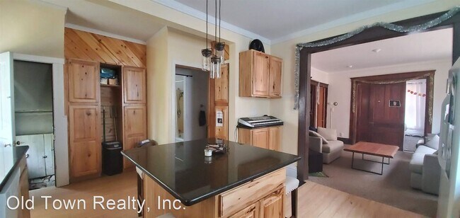 6 br, 2 bath House - 328 Catherine St - 4