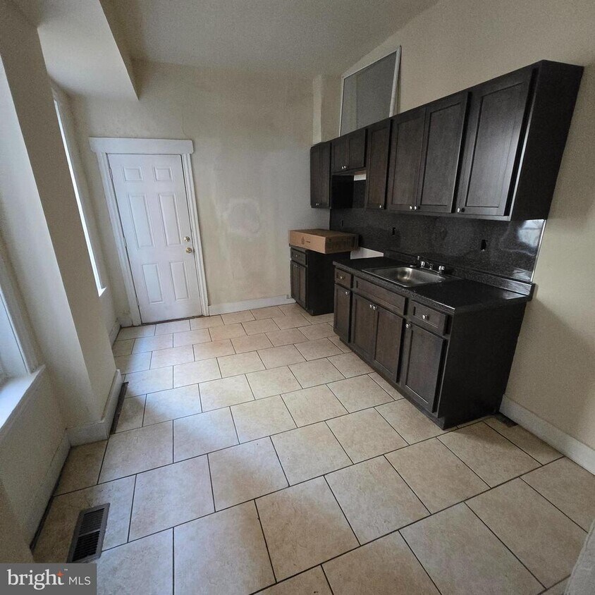 Foto del edificio - 5252 Pulaski Ave