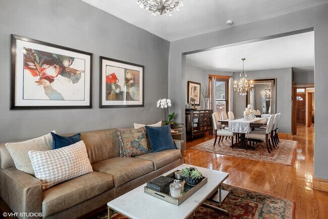 (Actualmente sin amueblar) - 1823 W 22nd Plz