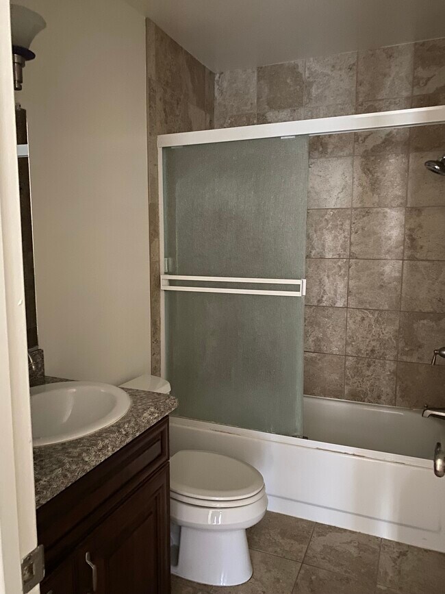 Foto del edificio - 501 E Magnolia Blvd