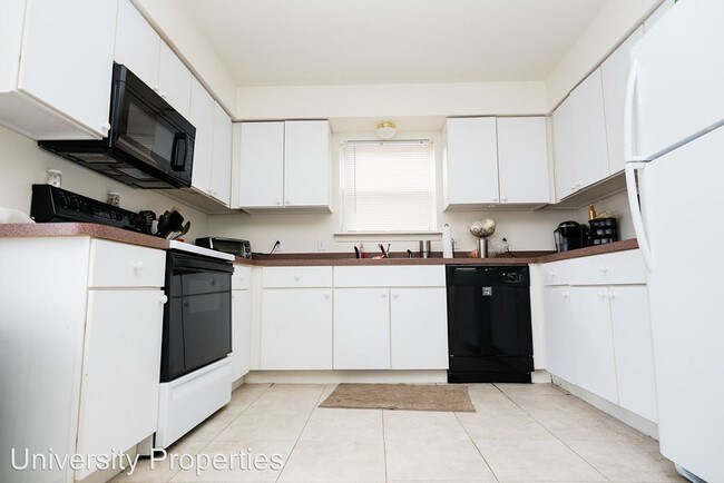 Building Photo - 7 br, 3 bath Room For Rent - 3655 Willow Run