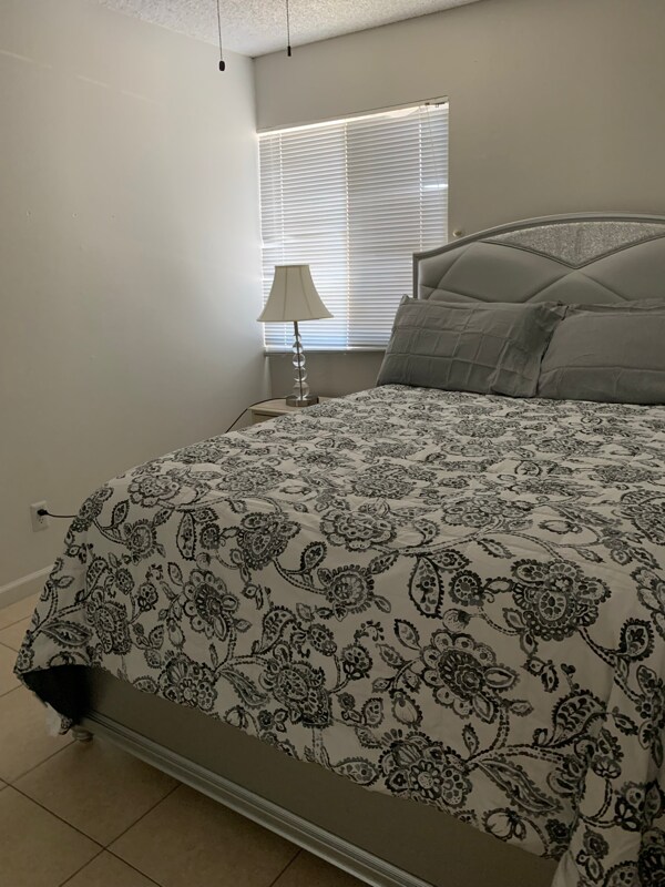 Foto del edificio - 4253 Stewart Ave