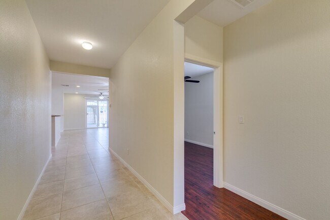 Foto del edificio - 3- Bedroom, 2- Bathroom home in Mountain's...