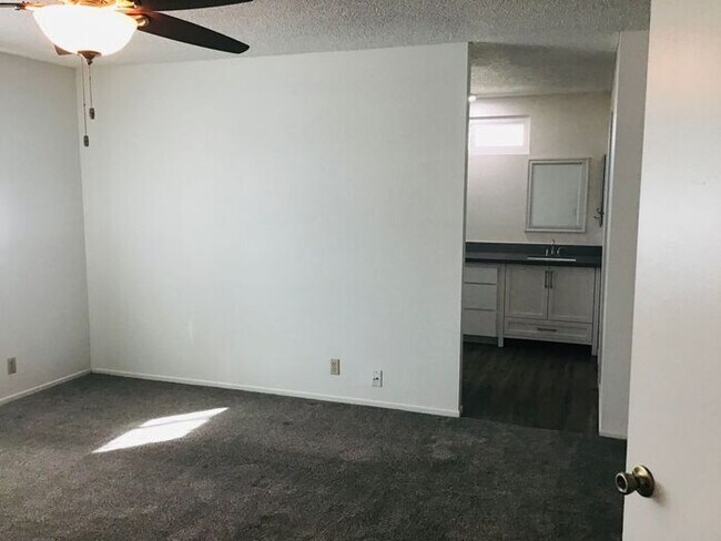Building Photo - Spacious Camarillo 3 bedroom!