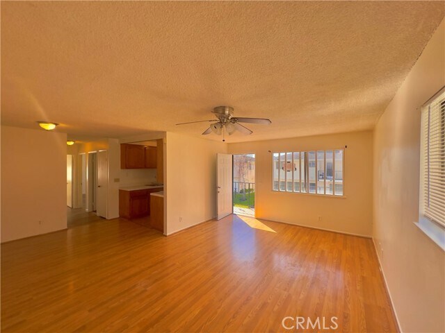 Foto del edificio - 654 W Hemlock St