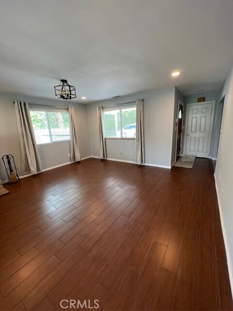 Foto del edificio - 534 W Olive Ave