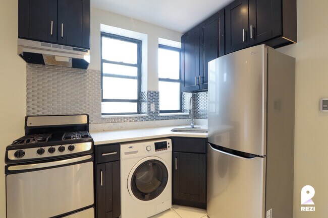 Building Photo - 120 W 105th St