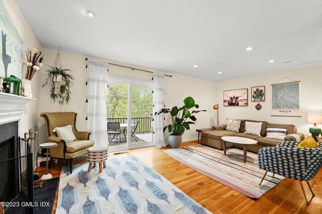 Foto del edificio - 37 Sheep Hill Rd