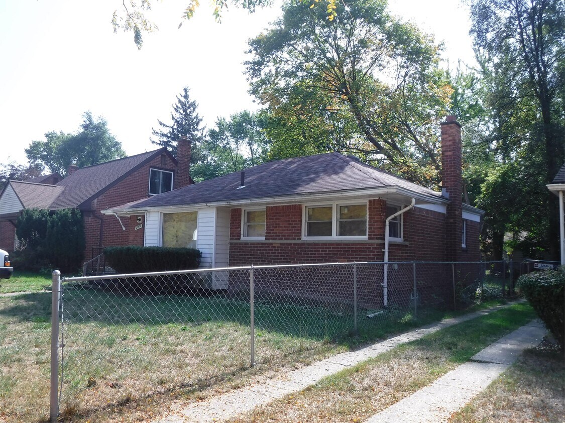 22431 Lyndon St, Detroit, MI 48223 House Rental in Detroit, MI