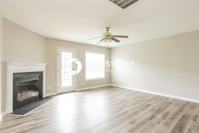 Foto del edificio - 3 Bedroom Pet-Friendly Home in Greensboro, NC with Main Street Renewal