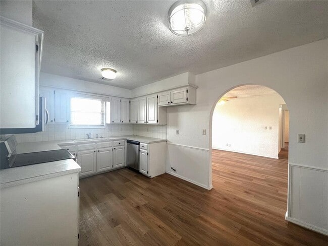 Building Photo - 1024 S Highland Dr