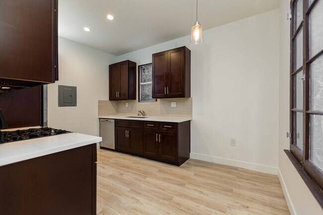 Foto del edificio - 7223-7229 Willoughby