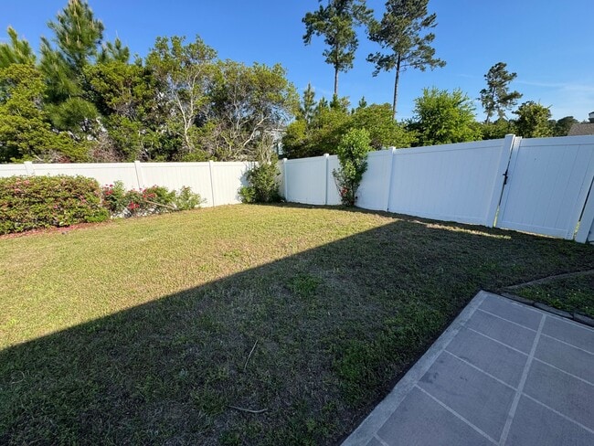 Building Photo - 661 Old Castle Loop