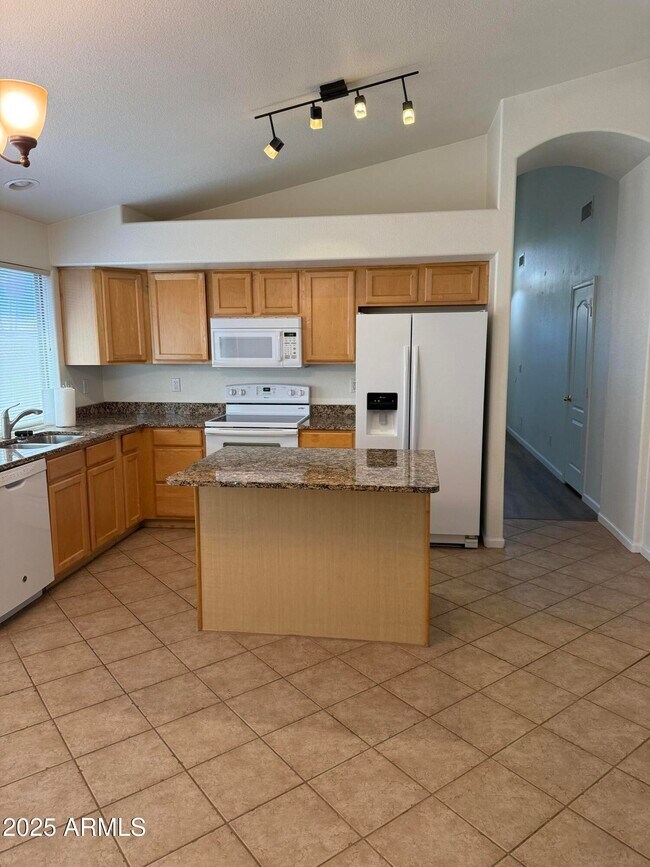 Foto del edificio - 10308 W Jessie Ln