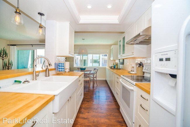 Building Photo - 2 br, 2 bath  - 333 Orange Ave #25