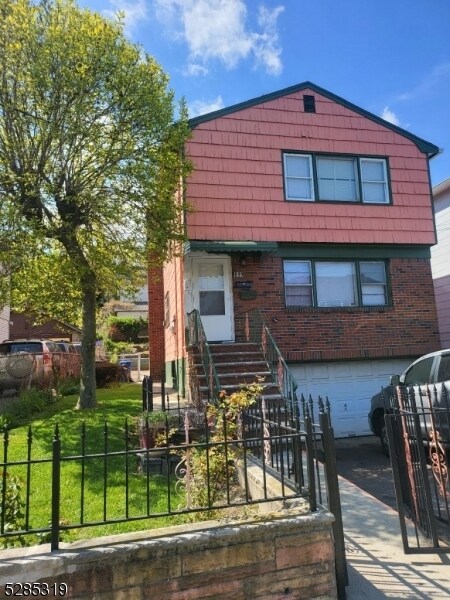 Primary Photo - 697 Sanford Ave