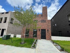 Building Photo - 210 Veracruz Dr