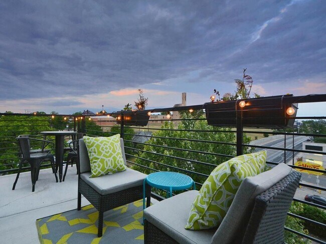 Foto del edificio - 1615 E 7th St