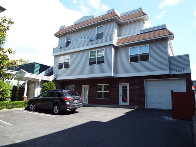 Building Photo - Large 2 bed close to South Lake union! 2 w...