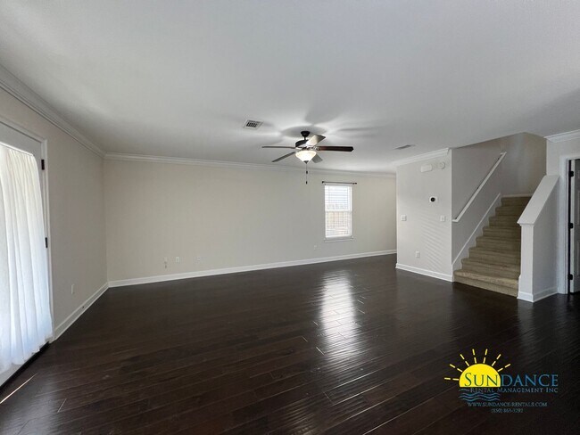 Building Photo - Stunning 3 Bedroom Home in Shalimar!