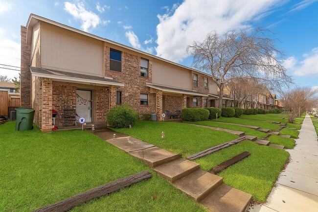 Photo - Charming 2-Bedroom Brick Home with Spaciou...