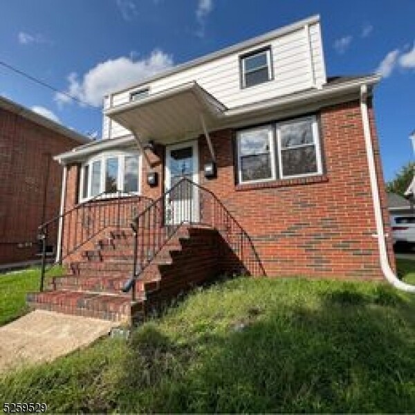 Primary Photo - 323 S Wood Ave