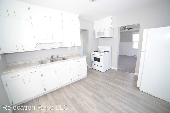 Building Photo - 2915 W 49th St