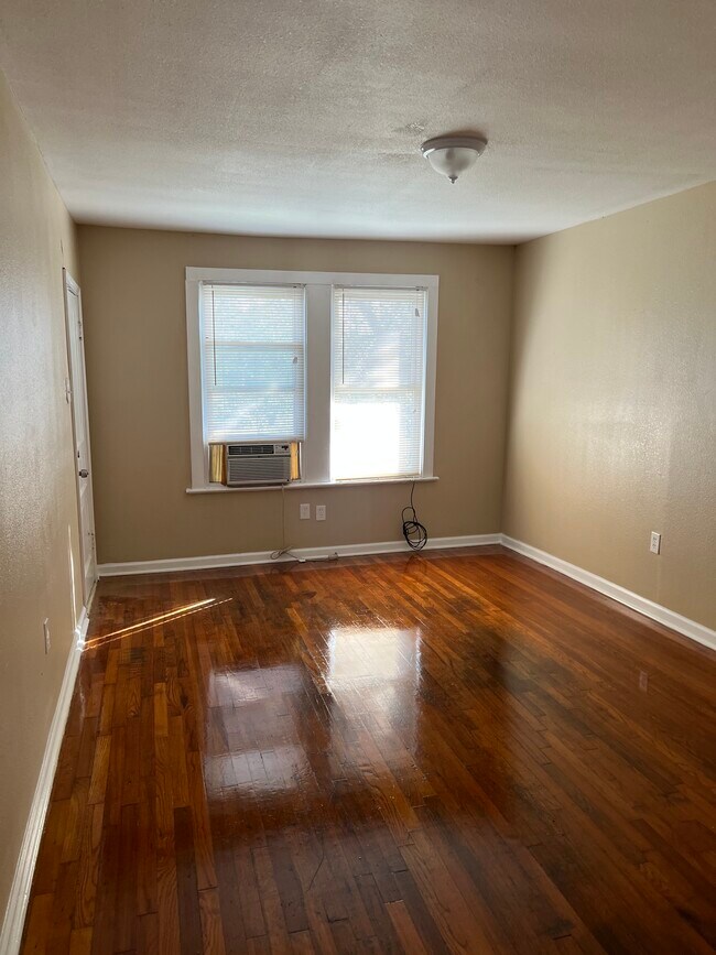 DORMITORIO #1 - 3076 Nicholson Dr