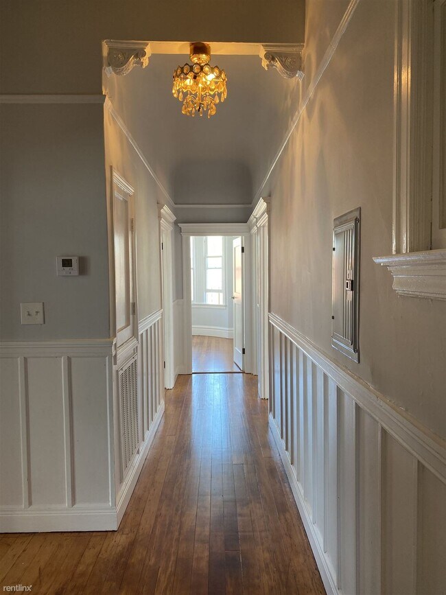 Building Photo - 4 br, 2 bath Triplex - 837 Broadway BEAUTI...