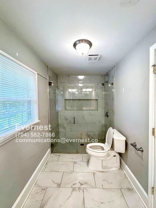 Building Photo - 622 Deese Rd