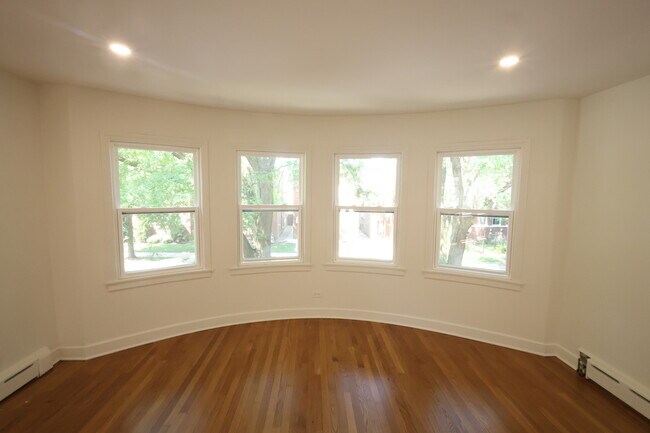 Foto del edificio - 2839 N Austin Ave