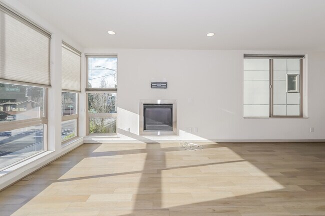 Building Photo - 504 N 105th St