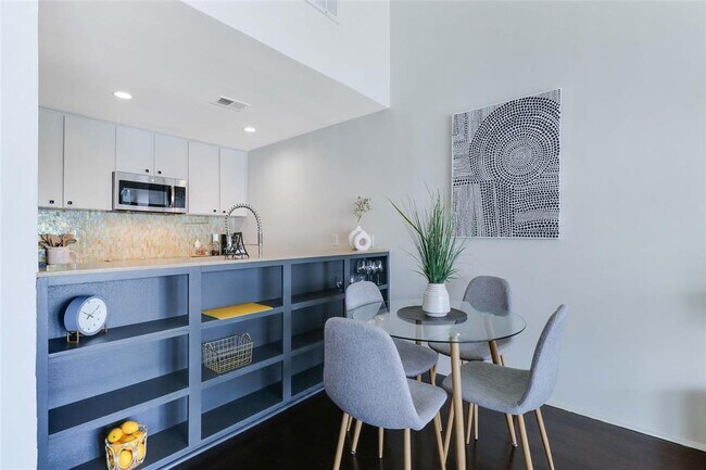 Foto del edificio - 1818 S Lakeshore Blvd