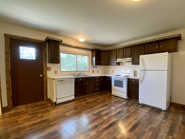 Building Photo - 806 Southfork Rd