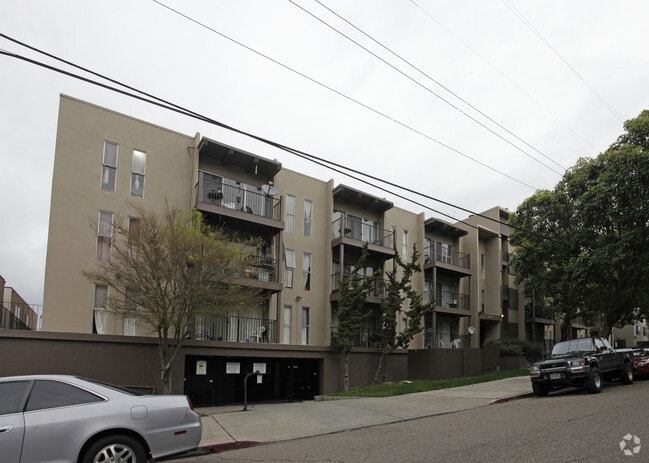 Building Photo - 425 Orange St