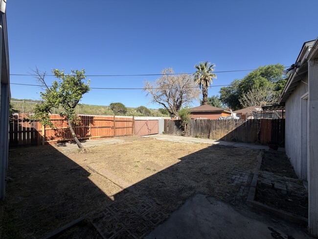 Photo - 858 W 23rd St House