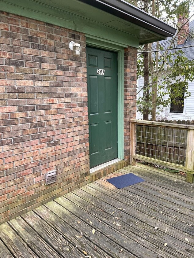 2 bed 1 bath duplex on Barber St. - 2 bed 1 bath duplex on Barber St.