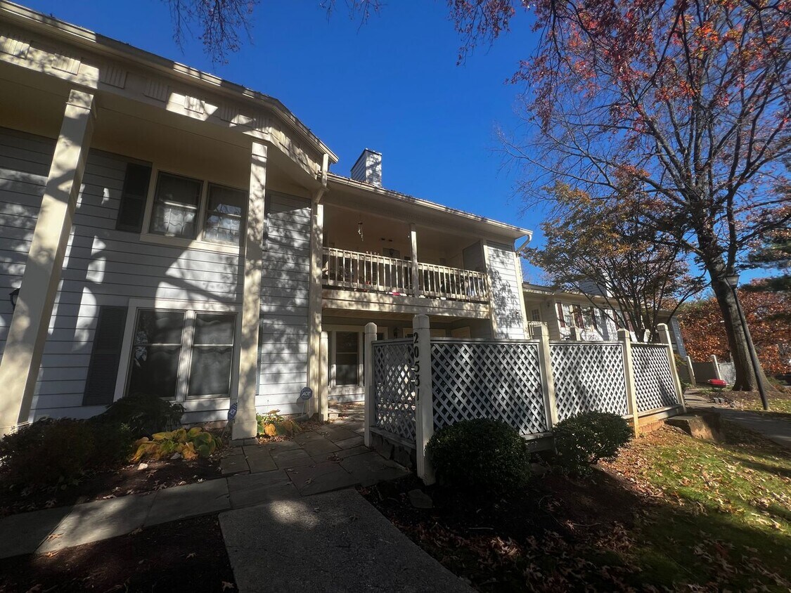 Primary Photo - Lovely 2 BR/2 BA Condo in Germantown!