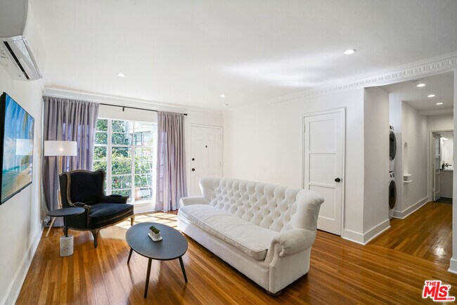 Foto del edificio - 4703 Finley Ave