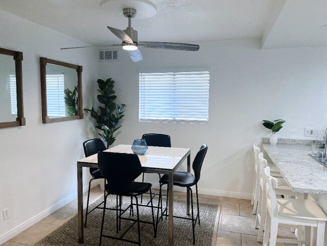 Foto del edificio - 1070 Grand Ave