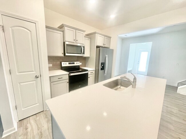 Building Photo - Charming townhome community in Mooresville...
