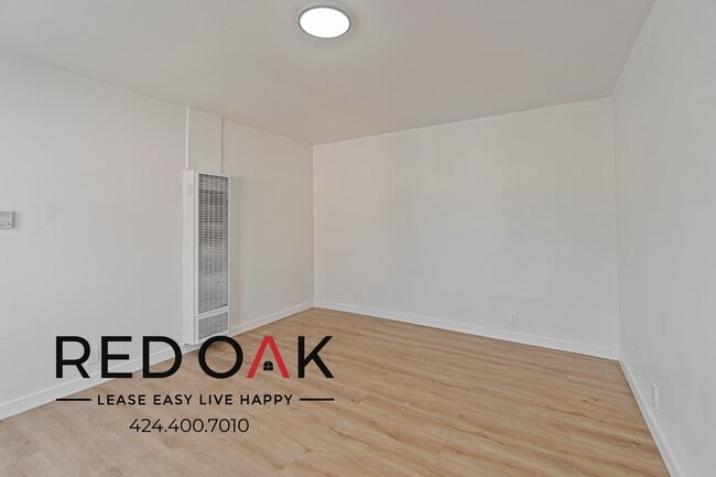 Building Photo - ~1 Month FREE~ Fabulous One Bedroom Featur...
