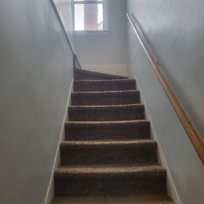 Foto del edificio - Spacious 3 Bedroom 1 Bath Home located nea...
