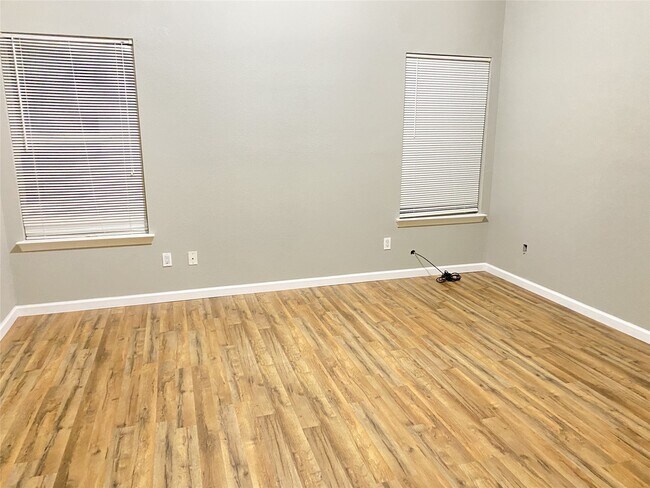 Foto del edificio - 7306 Dartmouth Dr