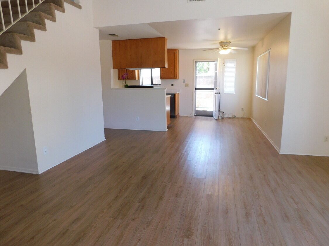 Foto principal - 8641 Moody St