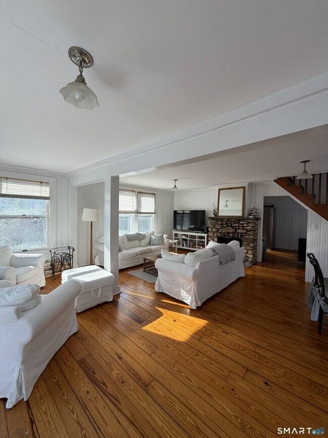 Foto del edificio - 8 Tyler Ave