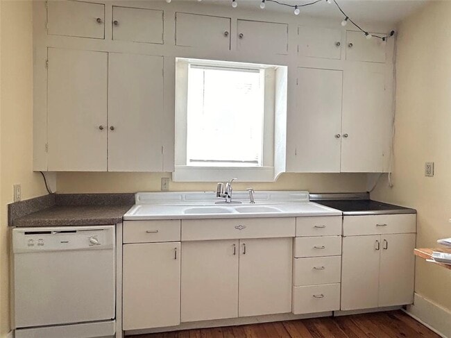 Building Photo - 1055 Pollard Ave